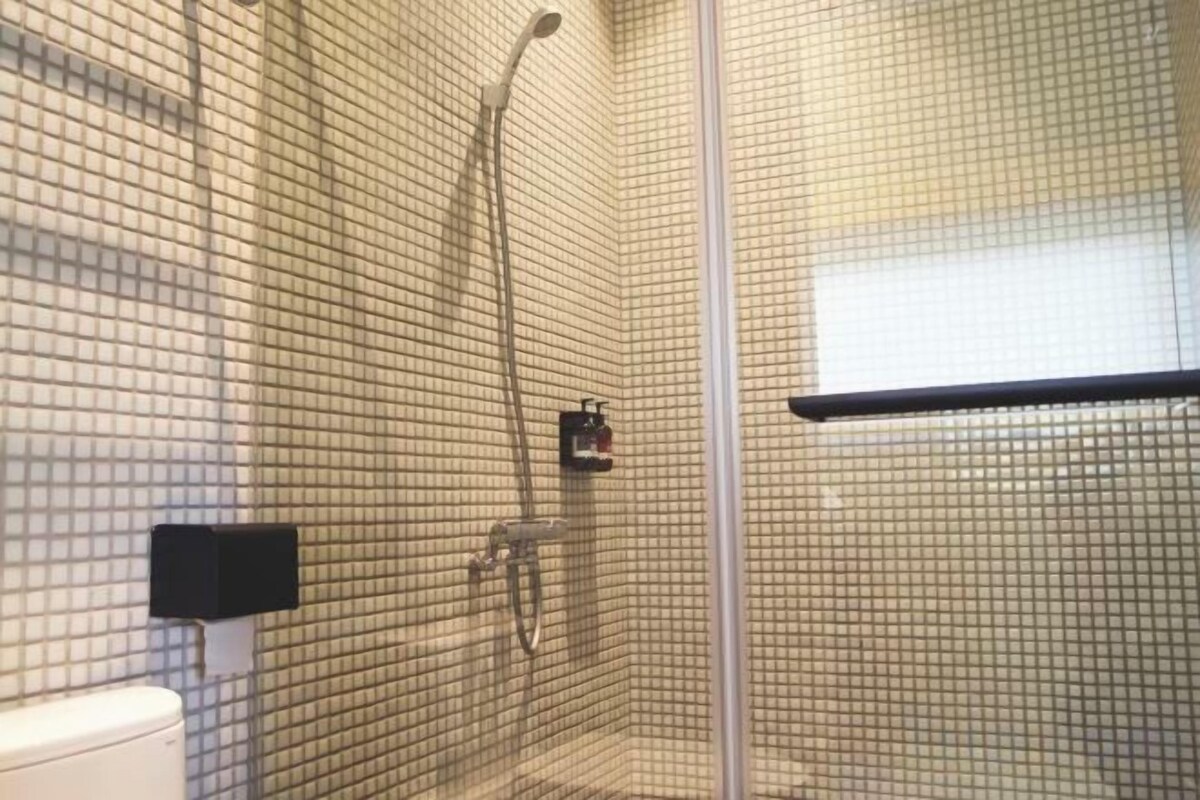 Free toiletries, hair dryer, slippers, bidet