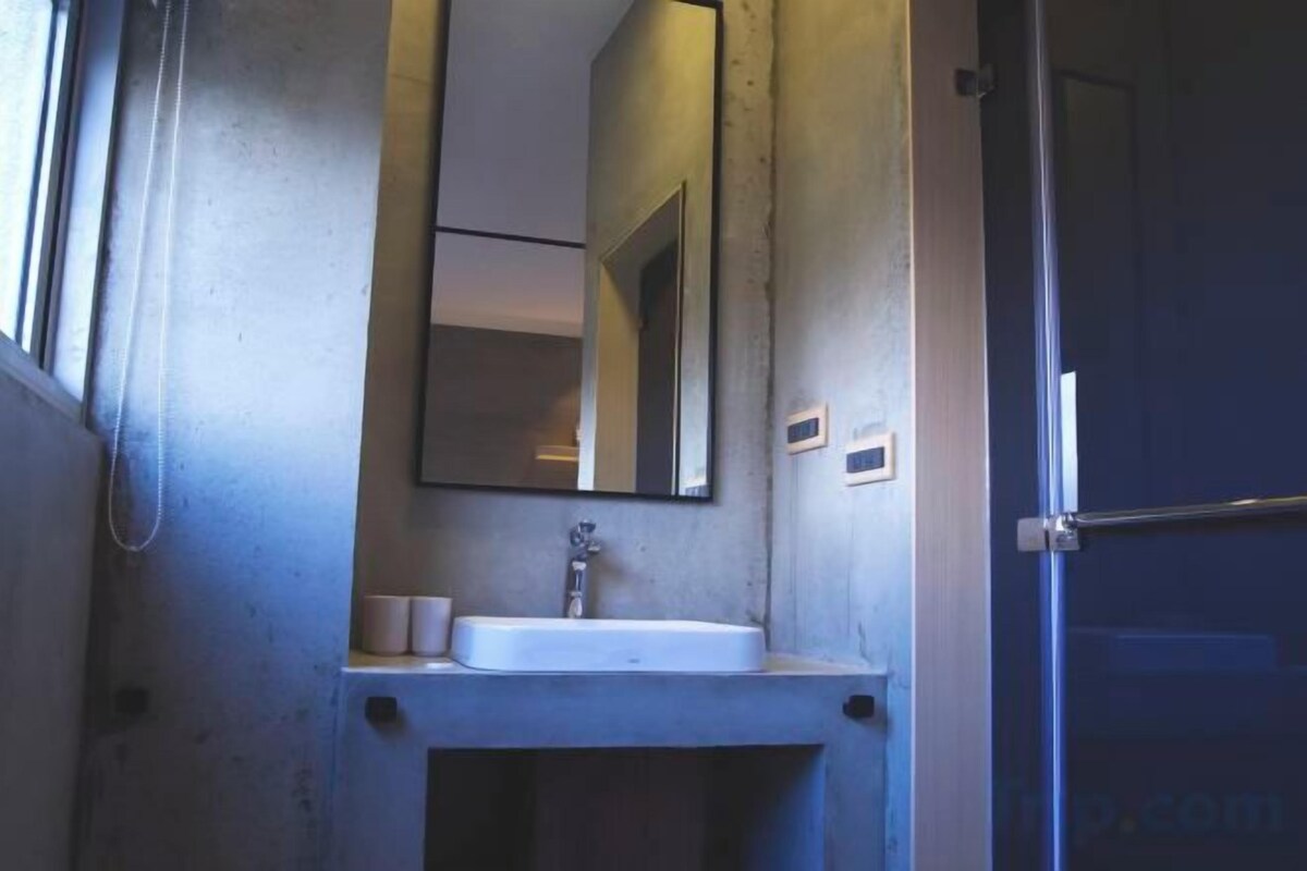 Free toiletries, hair dryer, slippers, bidet