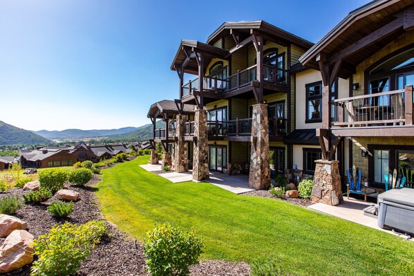 Exterior - Luxury Townhome: Hot Tub, Golf, Skiing! Easy Access to Frostwood Gondola (Park City)