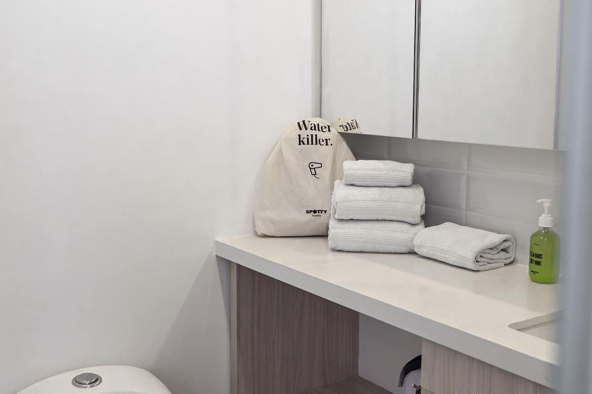 Regendusche, Handtücher, Seife, Shampoo