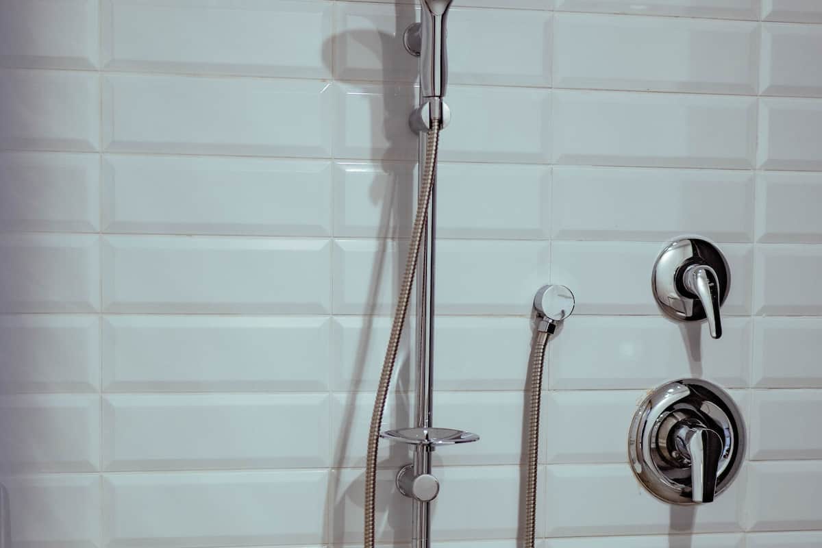 Basic-Einzelzimmer | Badezimmer | Regendusche, Handtücher, Seife, Shampoo