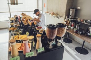Desayuno completo todos los días (con cargo)