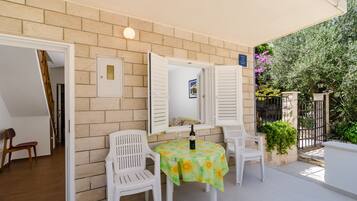 Ferienhaus (Duplex One Bedroom Apt, Terrace,Side ) | Terrasse/Patio