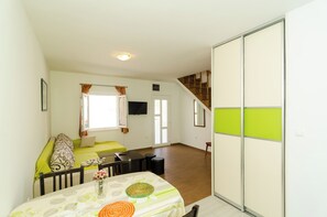 House (Duplex One Bedroom Apt, Terrace,Side ) | Dining room