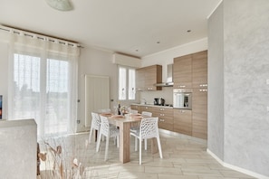 Fridge, oven, stovetop, dishwasher - MINERVA HOLIDAYHOME - MIMOSA APARTMENT (Manerba del Garda)