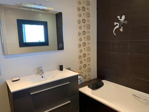 Bañera y toallas