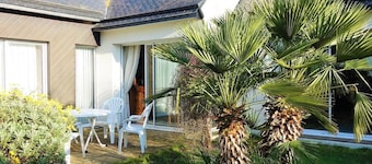 Tranquil Villa with Garden, Near Beach & Shops in Central Perros-Guirec