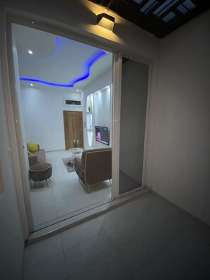 Luxury Apartment | 2 bedrooms, iron/ironing board, free WiFi, bed sheets