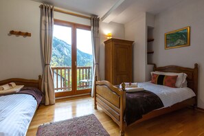 4 bedrooms, free WiFi, bed sheets