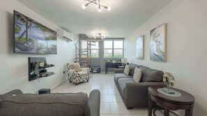 Smart-TV, DVD-Player, Arbeitsbereiche