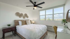 3 Schlafzimmer, Schreibtisch, Bügeleisen/Bügelbrett, Reisekinderbett