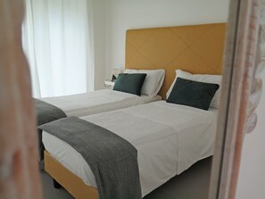 2 bedrooms, travel crib, WiFi