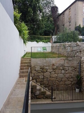 Property grounds - LOVELY PORTO - Charming Studio with Garden, in the historic center. (Porto)