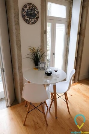 Dining - LOVELY PORTO - Charming Studio with Garden, in the historic center. (Porto)