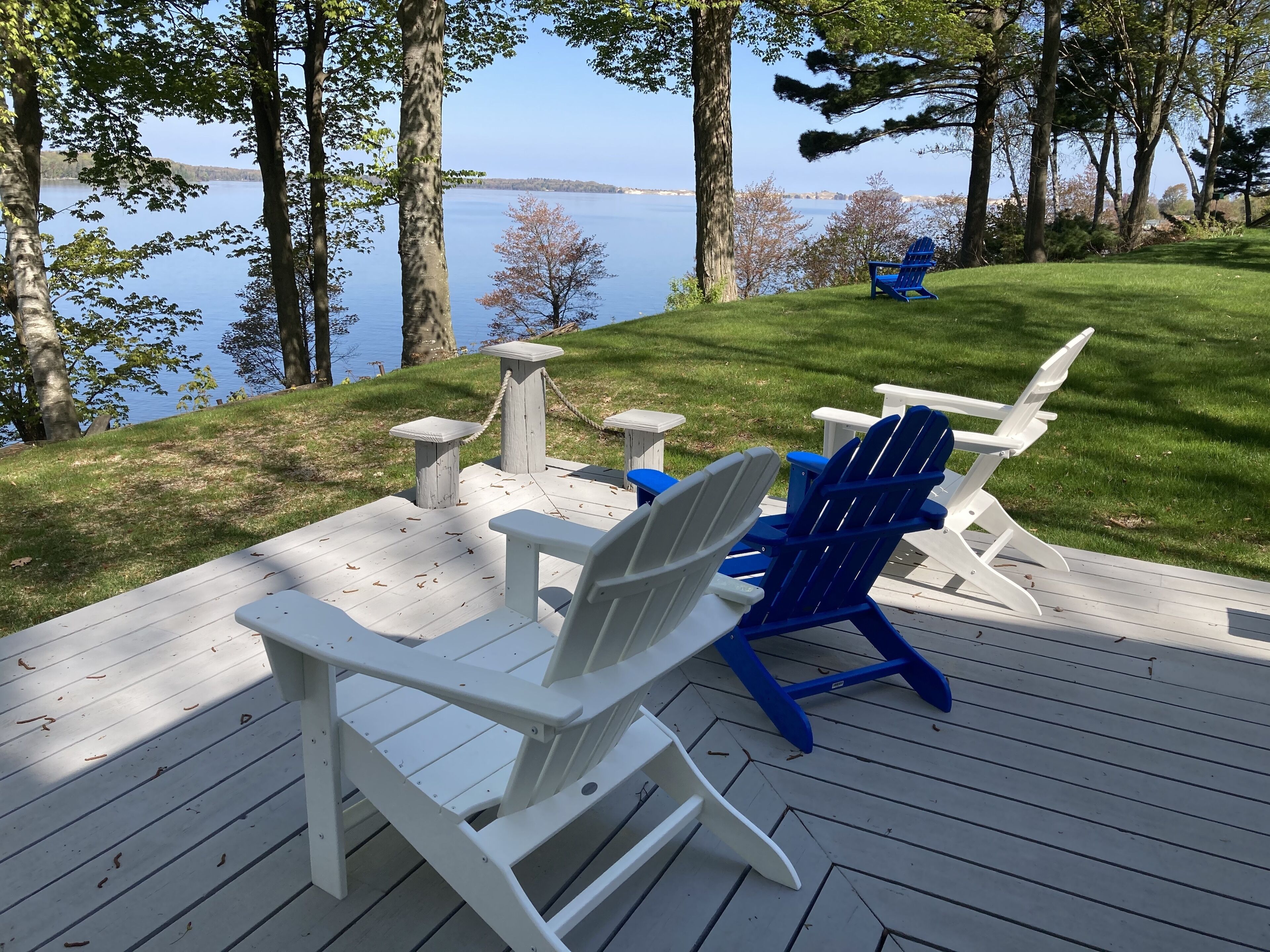 Stunning view of Hamlin Lake, w/ deck, fire-pit, screened in porch. Sleeps 6. 