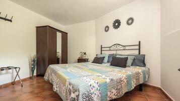 2 slaapkamers, een strijkplank/strijkijzer, gratis wifi, beddengoed