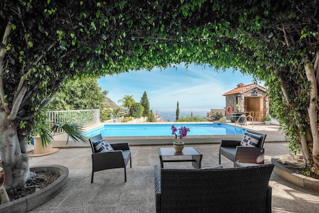Piscine. Maison de vacances 'Casa Reina Del Atlántico' avec vue mer, piscine privée et Wi-Fi