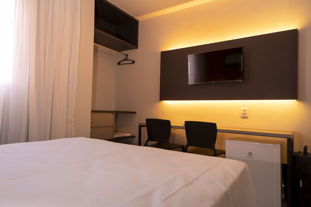 WiFi (free), bed sheets