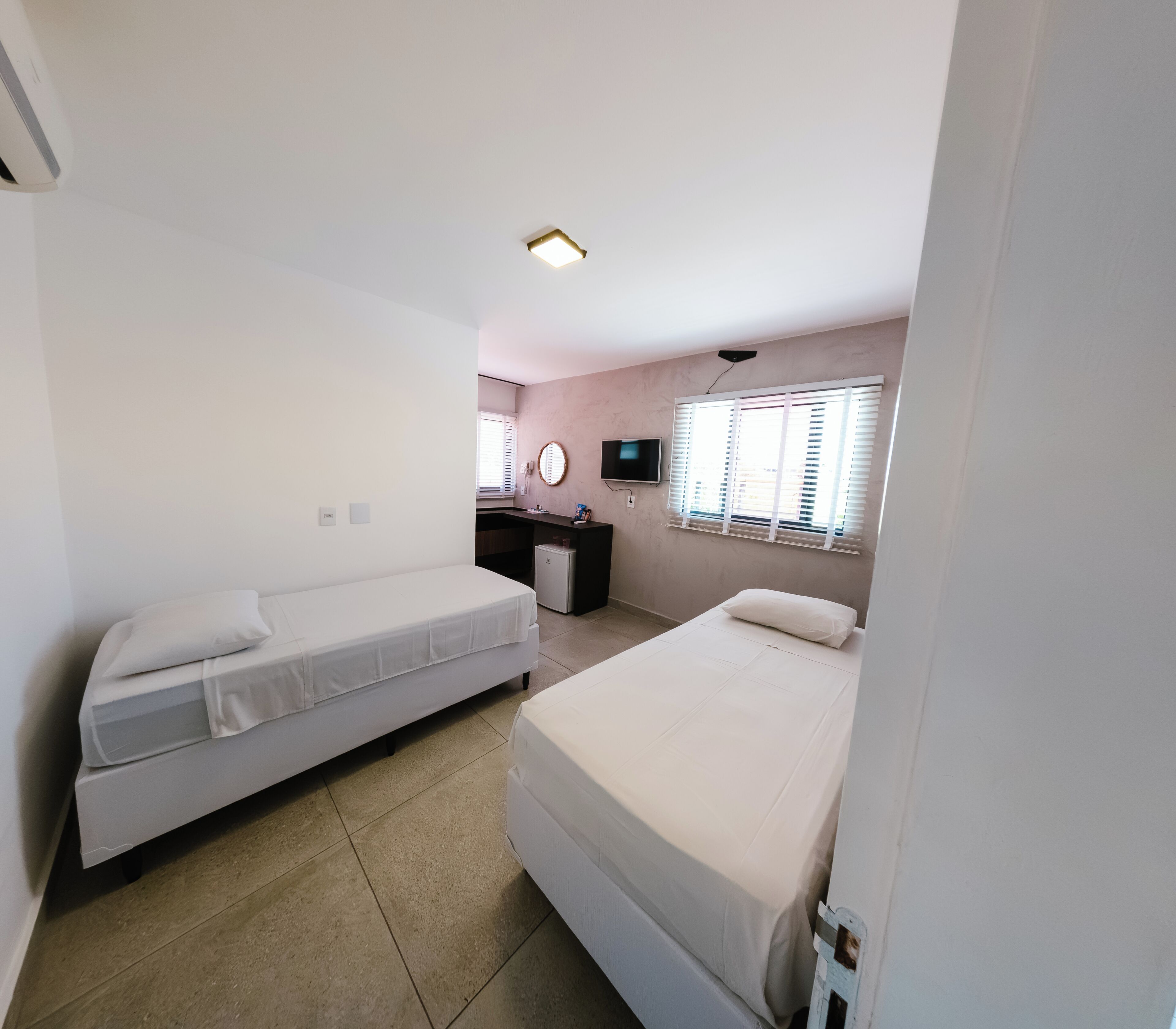 Quarto duplo standard | Wi-Fi de cortesia, roupa de cama