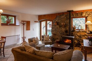 TV, fireplace, DVD player, ping pong
