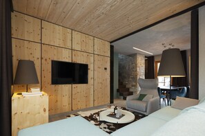 Chalet, 2 Bedrooms | Living area