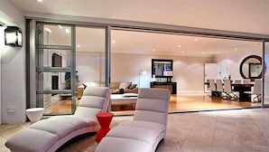 Interior - Villa Blanca (Cape Town)
