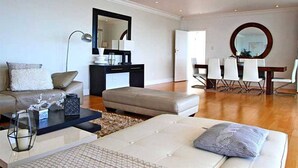 Living area - Villa Blanca (Cape Town)