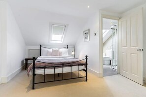 4 Schlafzimmer, laptopgeeigneter Arbeitsplatz, Bügeleisen/Bügelbrett