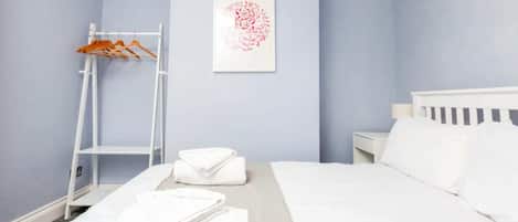 Apartment (2 Bedrooms) | 2 bedrooms, iron/ironing board, bed sheets