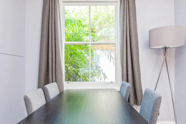Huoneisto (2 Bedrooms) | Ruokailu