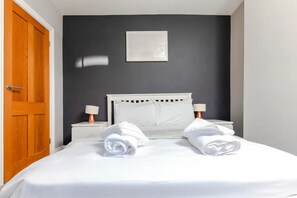 Huoneisto (2 Bedrooms) | 2 makuuhuonetta, silitysrauta/-lauta, vuodevaatteet
