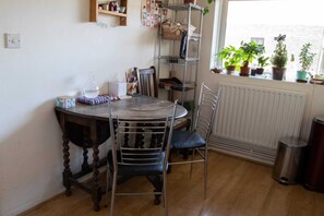 Apartment (1 Bedroom) | Dining