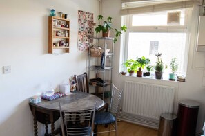 Apartment (1 Bedroom) | Private kitchen | Full-sized fridge, oven, stovetop, coffee/tea maker