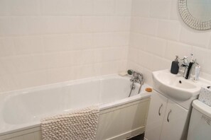 Apartment (1 Bedroom) | Bathroom | Bathtub, free toiletries, towels, soap