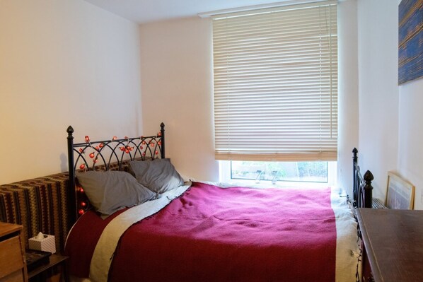 Apartment (1 Bedroom) | 1 bedroom, laptop workspace, bed sheets