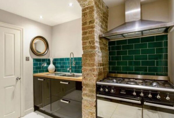 Apartment (2 Bedrooms) | Private kitchen