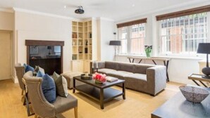 Unclassified image, 2 of 4, button - Stylish 2 Bedroom Apartment in Chelsea (London)