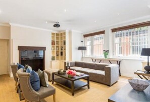 Apartment (2 Bedrooms) | Living room