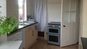 Oven, stovetop, dishwasher, cookware/dishes/utensils
