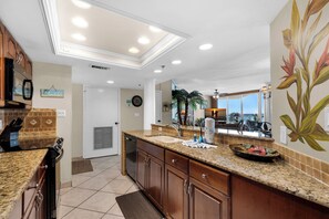 Fridge, microwave, oven, stovetop - ✨Gulf & Harbor Views~Beachfront Pool~Wlk2Beach~Fitness Center~3BR East Pass 308 (Destin)