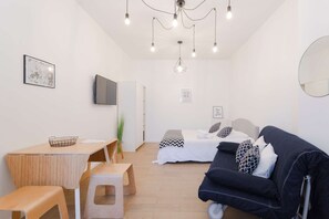 Iron/ironing board, WiFi, bed sheets - Studio Blancarde 1 (Marseille)