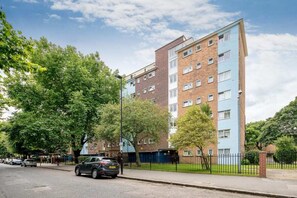 Exterior - 3 bed Stylish Stockwell Apartment (London)