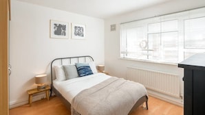 Room - 3 bed Stylish Stockwell Apartment (London)