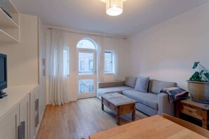 Lejlighed (1 Bedroom) | Stue | 20-tommers tv med digitale kanaler