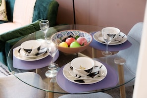 Apartment, Private Bathroom | Dining
