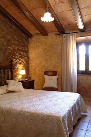 3 makuuhuonetta, silitysrauta/-lauta, ilmainen Wi-Fi, vuodevaatteet