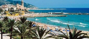 Rural house with private pool, close to the mountains and vineyards.