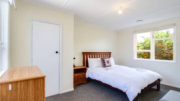 3 bedrooms, iron/ironing board, WiFi