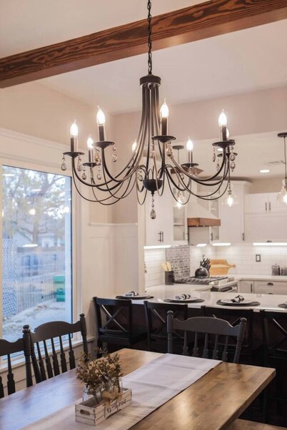 This house is a 6 bedroom(s), 3.5 bathrooms, located in Wichita, KS.