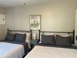 6 habitaciones, tabla de planchar con plancha, cuna de viaje y wifi 